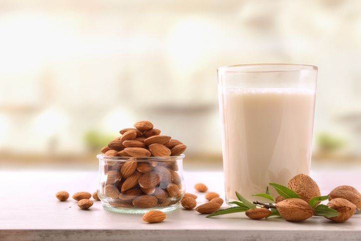 5 Manfaat Konsumsi Susu Almond, Susu Nabati yang Kaya Nutrisi