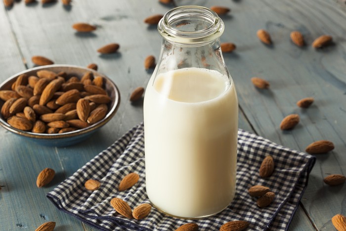 5 Manfaat Konsumsi Susu Almond, Susu Nabati yang Kaya Nutrisi