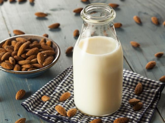 5 Manfaat Konsumsi Susu Almond, Susu Nabati yang Kaya Nutrisi