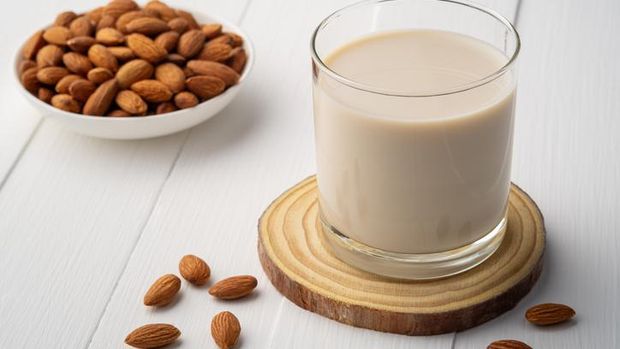 5 Manfaat Konsumsi Susu Almond, Susu Nabati yang Kaya Nutrisi