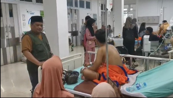 Korban selamat perahu yang terbalik di Bawean
