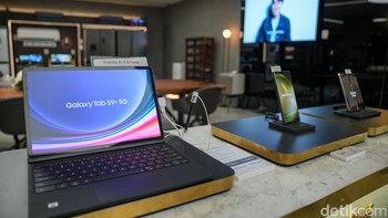 Pelanggan dapat memanfaatkan layanan Blibli InStore di Samsung Experience Lounge, Pondok Indah Golf untuk mendapatkan perangkat Samsung terbaru, mulai dari smartphone, tablet, hingga smartwatch. Selain itu, mereka juga dapat menggunakan fitur Click & Collect untuk mengambil smartphone, tablet, dan smartwatch Samsung yang telah dibeli melalui platform Blibli langsung di Samsung Experience Lounge, Pondok Indah Golf.