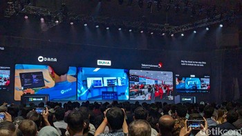 Dalam pidatonya, Nadella mengungkap sejumlah inovasi terbaru Microsoft dalam sektor kecerdasan buatan. Selain itu ia juga mengumumkan investasi Microsoft sebesar USD 1,7 miliar di Indonesia. Foto: Virgina Maulita Putri/detikINET