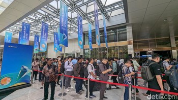 Antrean peserta di depan Planery Hall JCC mulai mengular sejak pagi hari. Foto: Virgina Maulita Putri/detikINET