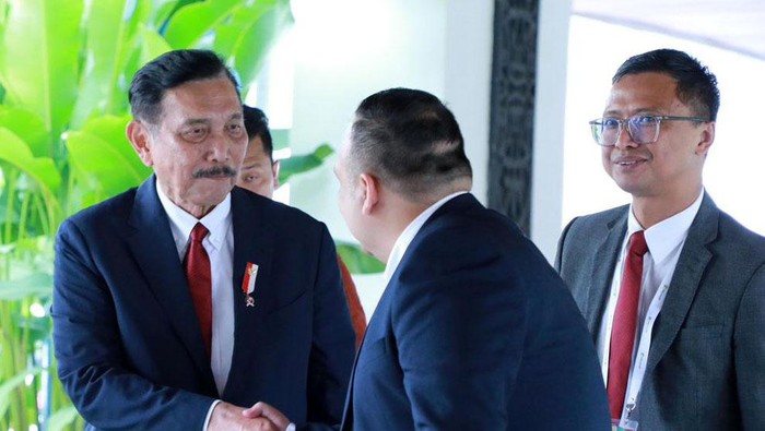 Menteri Koordinator Bidang Kemaritiman dan Investasi (Menko Marves) Luhut B. Pandjaitan bertemu President Microsoft Asia, Ahmed Mazhari. Ini momennya.
