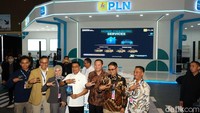 Gelaran PEVS 2024 mematok harga tiket masuk sebesar Rp 50.000 untuk weekdays dan weekend. Berbagai fasilitas publik esensial dan unik khas ekosistem listrik telah disiapkan oleh PEVS 2024. Cari tahu informasi terkini dan yang Anda butuhkan terkait perhelatan PEVS 2024 melalui akun instagram resmi @pevs_id atau kunjungi situs https://pevs-id.com/. 