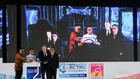 Ketum Periklindo yang juga Kepala Staf Kepresidenan Moeldoko membuka pameran Periklindo Electric Vehicle Show (PEVS) 2024 di JIExpo Kemayoran, Jakarta, Selasa (30/4/2024).