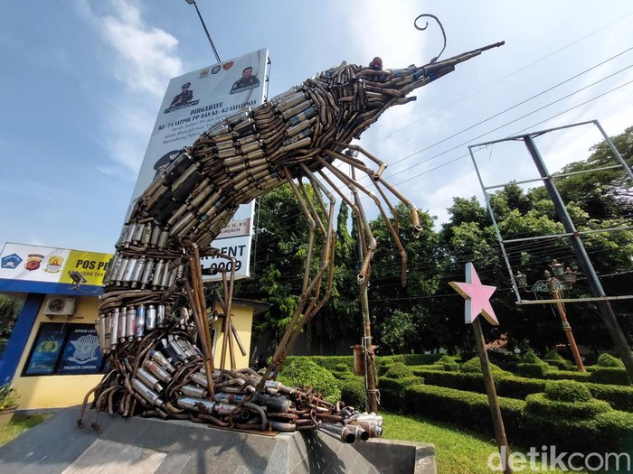 Knalpot Brong Disulap Jadi Monumen Udang, Jadi Ikon Baru Cirebon