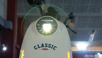 Secara tampilan, ZPT Nimbuzz mirip seperti skutik klasik dengan bodi dan bentuk lampu depan serba membulat.