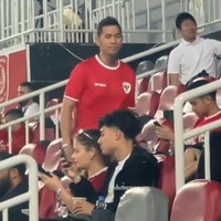 Rafael Struick sendiri belum pernah secara terbuka mengungkap hubungannya. Namun sosok cantik Noa beberapa kali terlihat dalam pertandingan timnas Indonesia. Foto: Dok. Instagram/TikTok