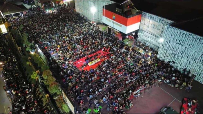 nobar semifinal piala asia indonesia vs uzbekistan di mapolres trenggalek
