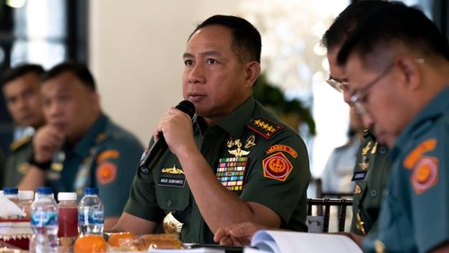 Panglima TNI Jenderal Agus Subiyanto saat memberikan arahan kepada jajarannya terkait pengamanan acara World Water Forum ke-10 Bali.di Wisma Ahmad Yani, Menteng, Jakarta Pusat. Kamis (29/4/2024). (Dok. Puspen TNI)