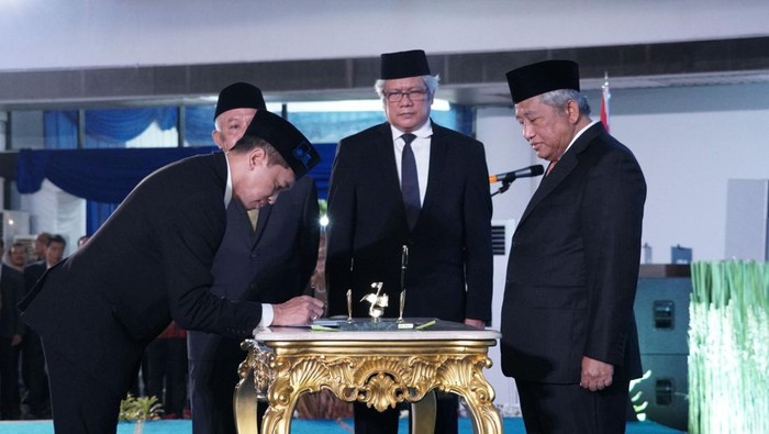 Pelantikan rektor baru ITS.