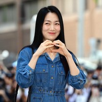 Karakter Kim Joo Ryung tak kalah mencuri perhatian sebagai asisten keluarga konglomerat Queens Group, Grace Go. Meskipun sempat berniat licik, Grace Go mencoba menebus kesalahannya dan membantu Kim Soo Hyun dalam rencananya. Foto: dok. Ten Asia