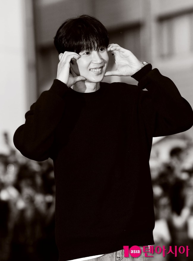 Pemain pendukung drama Korea Queen of Tears tak luput dari sorotan. Park Sung Hoon menghadiri pesta tersebut untuk merayakan kesuksesan mereka dengan agenda makan malam bersama dan nonton bareng episode 15. Villain Queen of Tears itu sekaligus berpesan kepada penggemar, “Tolong benci Eunsung tapi jangan benci aku.” Foto: dok. Ten Asia