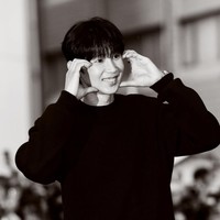 Pemain pendukung drama Korea Queen of Tears tak luput dari sorotan. Park Sung Hoon menghadiri pesta tersebut untuk merayakan kesuksesan mereka dengan agenda makan malam bersama dan nonton bareng episode 15. Villain Queen of Tears itu sekaligus berpesan kepada penggemar, “Tolong benci Eunsung tapi jangan benci aku.” Foto: dok. Ten Asia