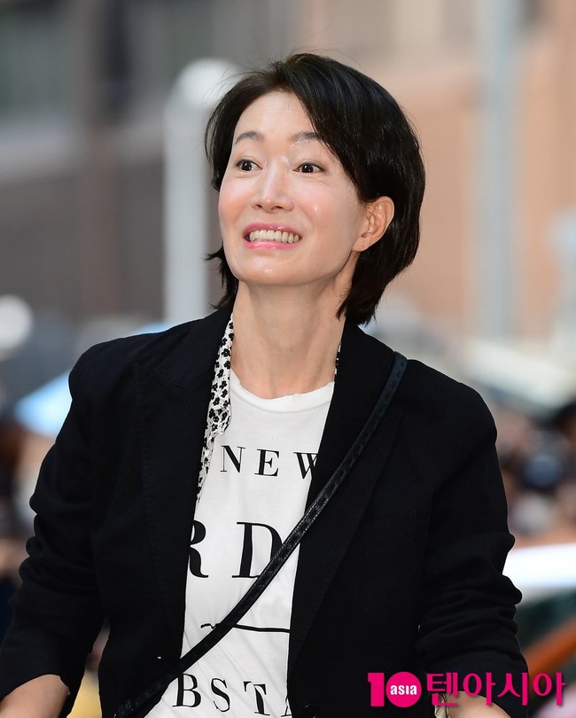 Drama Korea Queen of Tears menjadi ajang reuni Kim Soo Hyun dengan aktris senior Na Young Hee setelah membintangi My Love from the Star. Kali ini, Na Young Hee menjelma jadi ibu mertua yang ketus. Foto: dok. Ten Asia