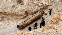 Iran meluncurkan rentetan rudal dan drone ke Israel pada 13 April sebagai pembalasan atas dugaan serangan mematikan Israel di kompleks kedutaan besarnya di Damaskus pada 1 April, namun hampir semuanya ditembak jatuh.