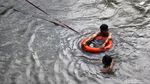 Pencarian Anak Tercebur Sungai di Karet Bivak Benhil