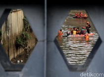 Pencarian Anak Tercebur Sungai di Karet Bivak Benhil