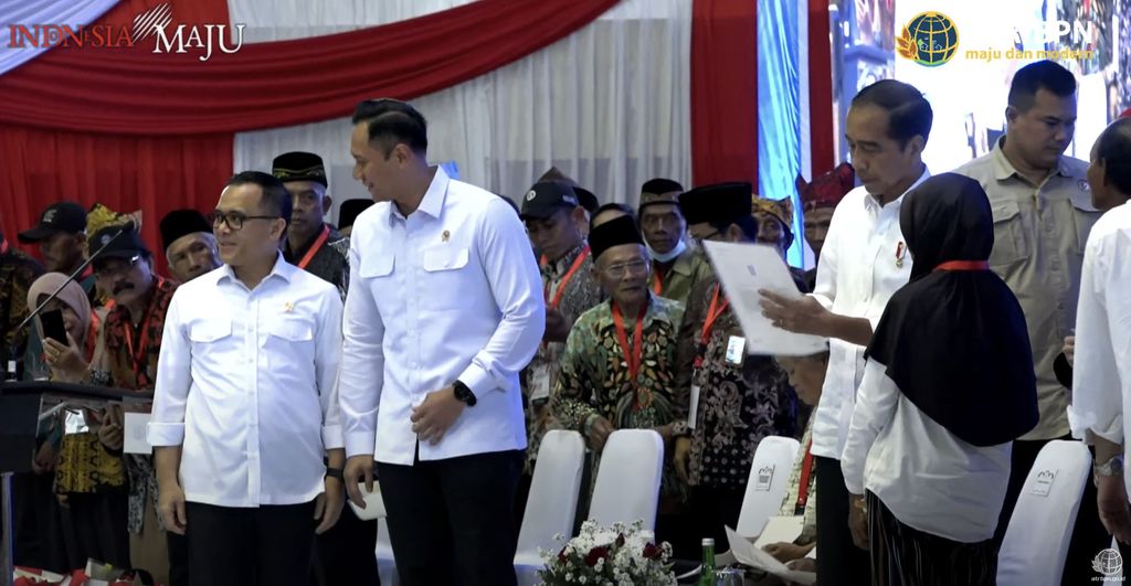 Penyerahan 10.323 sertifikat tanah di Kabupaten Banyuwangi, Jawa Timur. (YouTube/Kementerian ATR/BPN)