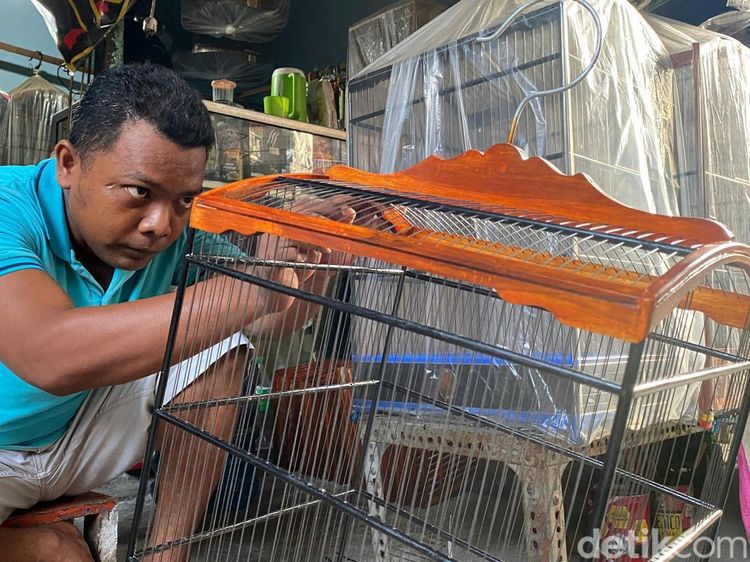 Menilik Produksi Sangkar Burung Surabaya