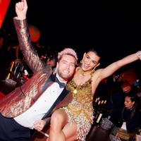 Rangkaian pernikahan digelar selama empat hari, dimulai dengan Gala Night, Bazaar Night, pesta bertema Night at the Museum, upacara pernikahan hingga after party yang menghadirkan sejumlah selebriti seperti penyanyi Robin Thicke dan personel N*SYNC Lance Bass. Foto: Instagram/@erikaannhammond @bottega53