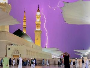 Hujan Lebat Guyur Masjid Nabawi, Jemaah Ramai-ramai Panjatkan Doa