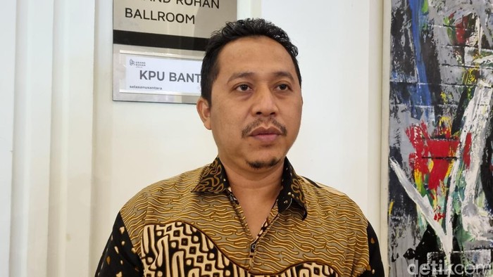 Ketua KPU Kabupaten Bantul, Joko Santosa saat memberikan keterangan di Banguntapan, Bantul, Selasa (30/4/2024).