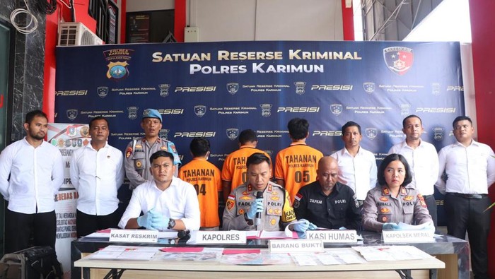 Polres Karimun tetapkan 3 orang sebagai tersangka dalam kasus pengiriman 7 PMI ilegal ke Malaysia dan Korsel. (Dok Polres Karimun)