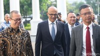 Dia melanjutkan transformasi digital adalah keniscayaan agar Indonesia bisa menjadi negara maju. Pertemuan dan komitmen Microsoft bakal menjadi penting karena Indonesia juga memerlukan banyak terobosan pengetahuan dan teknologi.