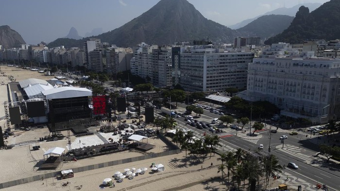 A stage is built on Copacabana beach for Madonna's concert in Rio de Janeiro, Brazil, Monday, April 29, 2024. (AP Photo/Bruna Prado)