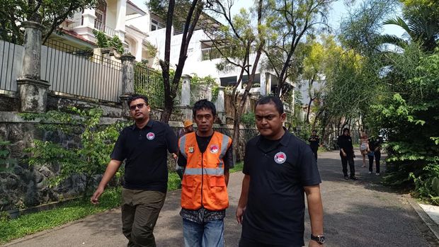 Puslabfor Olah TKP Home Industry Narkoba Sinte di Sentul Bogor (Rizky Adha-detikcom)