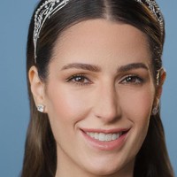 Tiara tersebut memiliki pesan tersembunyi dengan kaligrafi Arab dengan tulisan: Rajwa min Allah yang artinya Harapan Allah sesuai dengan arti nama Putri Rajwa. Foto: Dok. Kerajaan Yordania