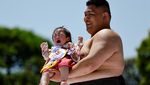 Ritual Unik Bayi Sumo Menangis di Jepang