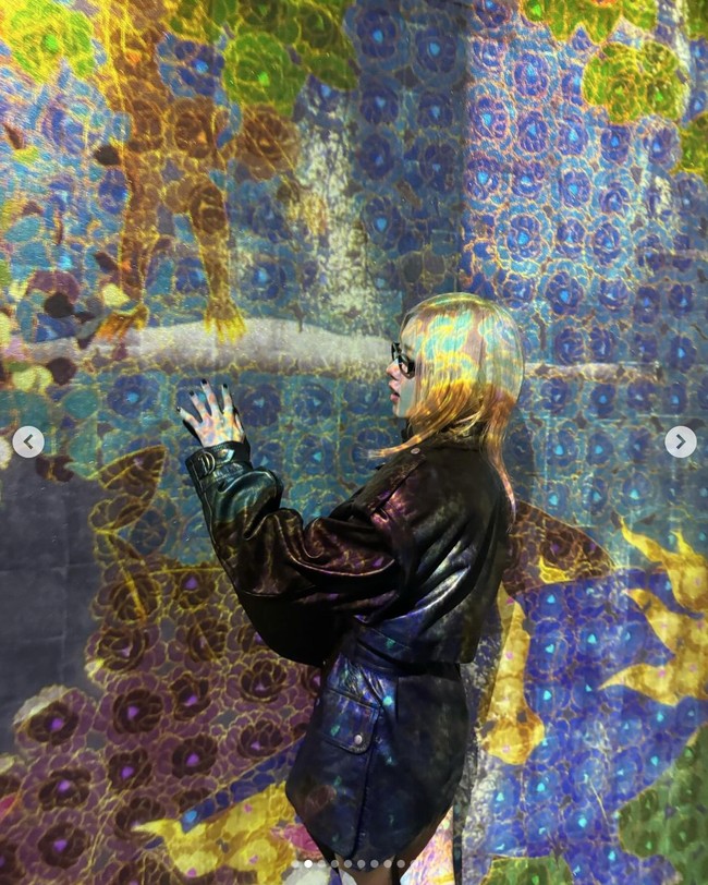 “Ojeh kmu potong rambut beb?” “Cantik beut😍” “SHORT HAIR ROSÉ !!????? ✨ CUTEEEEEEE” “Makin cantik aja neng ojehh😍” komentar sejumlah penggemar. Foto: dok. Instagram @roses_are_rosie