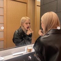 Rose BLACKPINK membagikan penampilan barunya di Instagram. Vokalis utama BLACKPINK itu kini punya potongan rambut sebahu dengan sentuhan layer. Foto: dok. Instagram @roses_are_rosie