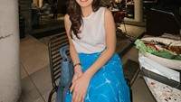 Artis cantik kelahiran 12 Agustus 2000 ini dikenal aktif di Instagramnya. Ia kerap membagikan momen keseruannya saat liburan dan kulineran. Foto: Instagram @salshabillaadr