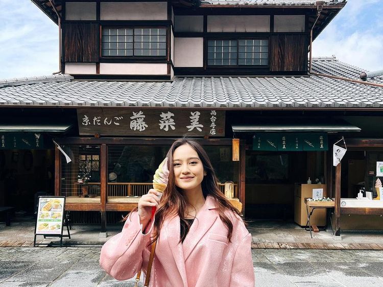 Hobi Kulineran, Ini Momen Salshabilla Adriani saat Nikmati Es Krim dan Pasta