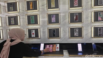 Jika ingin membuat smartphone Galaxy tampil lebih menarik bisa melirik sudut Flipsuit Case. Foto: Adi Fida Rahman/detikINET