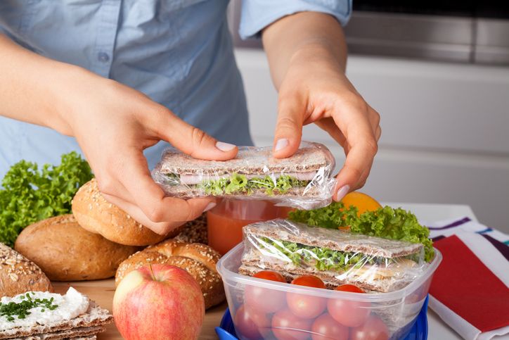 Sedih! Ibu Ini Dihujat Gegara Bekal 'Menjijikkan' untuk Anaknya