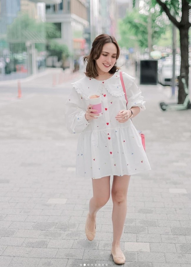 Seperti biasa, Shandy selalu terlihat styliish dan cantik. Penampilan ibu satu orang anak itu pun kerap banjir pujian netizen. Foto: Instagram/@shandyaulia