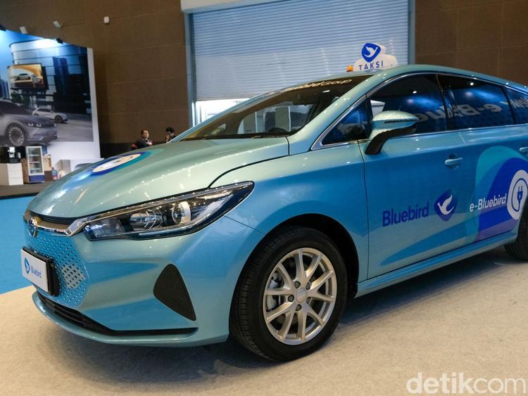 Siap Mengaspal, Taksi Listrik Baru Bluebird Pakai BYD E6