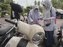 Siswa-siswi Dipulangkan Imbas Erupsi Gunung Ruang