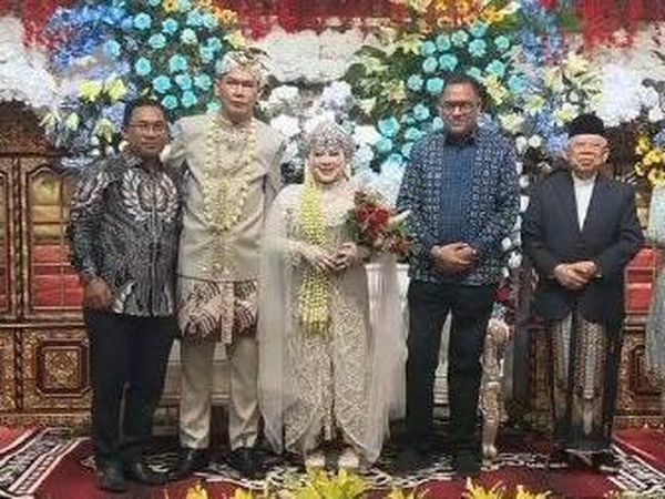 6 Potret Pernikahan Putri Maruf Amin, Meriah Dihadiri Jokowi Sebagai Saksi