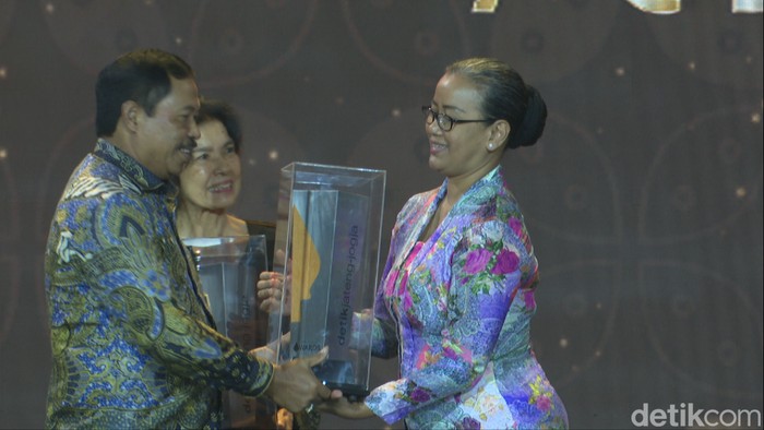 Sri Sultan HB IX mendapatkan Anugerah Adiluhung yang diterima oleh GKR Mangkubumi dalam ajang detikjateng-jogja Awards 2024 di Semarang, Selasa (30/4/2024).