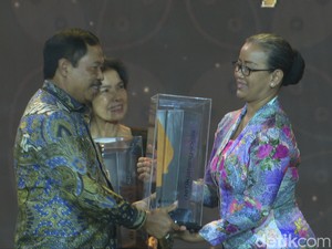 Mendiang Sri Sultan HB IX Terima Penghargaan Anugerah Adiluhung