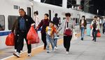 Stasiun Kereta di China Dipadati Penumpang Jelang Libur May Day