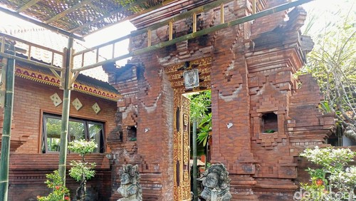 Suasana halaman kediaman Mahalini di Desa Tibubeneng, Kecamatan Kuta Utara, Kabupaten Badung, Bali, jelang menikah dengan Rizky Febian, Selasa (30/4/2024). (Agus Eka Purna Negara/detikBali)
