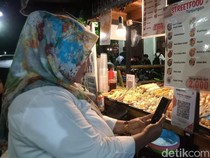 Meraup Cuan dari Keramaian Jalan Tunjungan